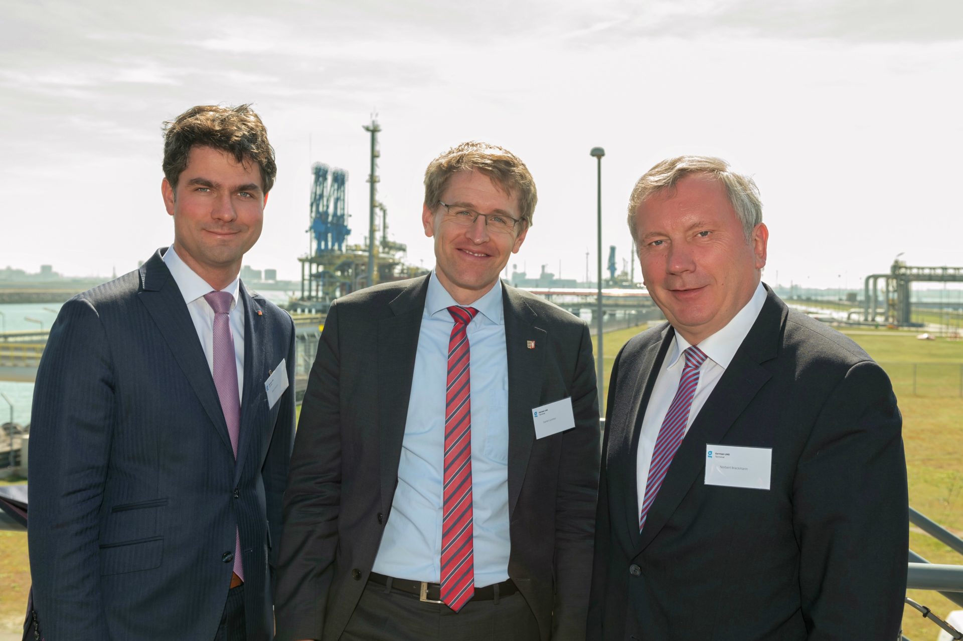 Mark Helfrich, Daniel Günther und Norbert Brackmann beim LNG-Terminal in Rotterdam - Foto Paul Martens